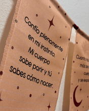 Cargar imagen en el visor de la galería, Banderines con frases de poder