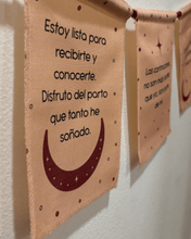 Cargar imagen en el visor de la galería, Banderines con frases de poder