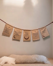 Cargar imagen en el visor de la galería, Banderines con frases de poder