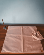 Cargar imagen en el visor de la galería, Paño y bolsito para la lectura de Oráculo y/o Tarot