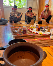 Cargar imagen en el visor de la galería, Ceremonia Cacao ~ Una apertura a nuestro corazón - Grupal